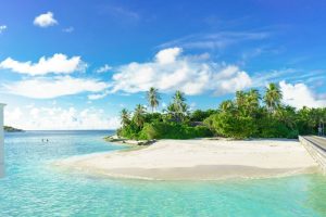 vacances aux maldives avec vue sur plage et mer